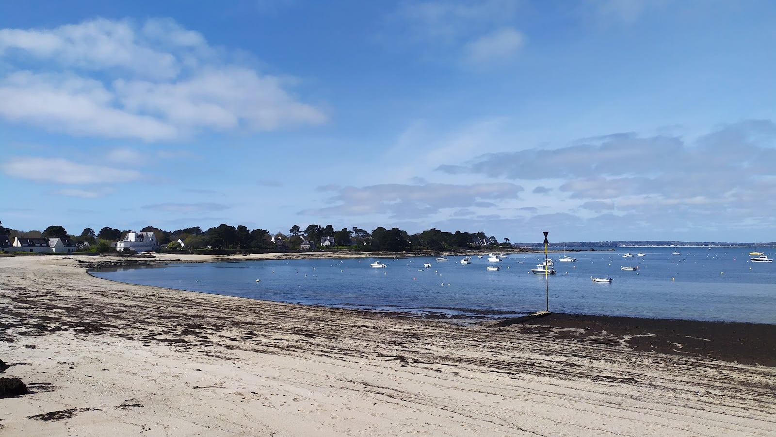 Pet-friendly hotels near Plage du Cabellou, dog-friendly beach in Concarneau, Finistère sud