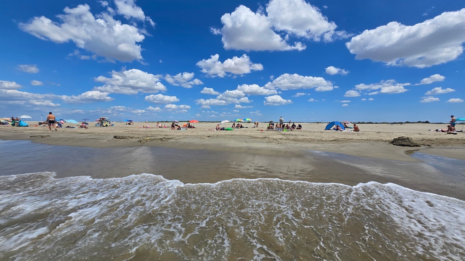 Pet-friendly hotels near Plage de l'Espiguette (extrémité ouest), dog-friendly beach in Le Grau-du-Roi, Gard