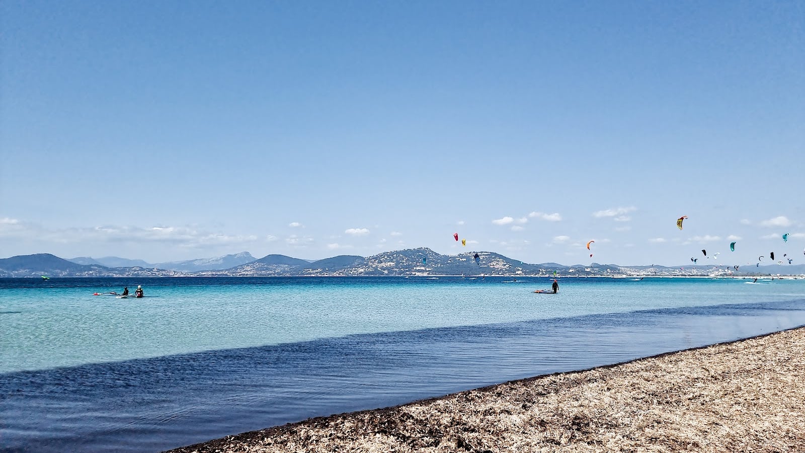 Pet-friendly hotels near Plage de l'Almanarre (extrémité nord), dog-friendly beach in Hyères, Var