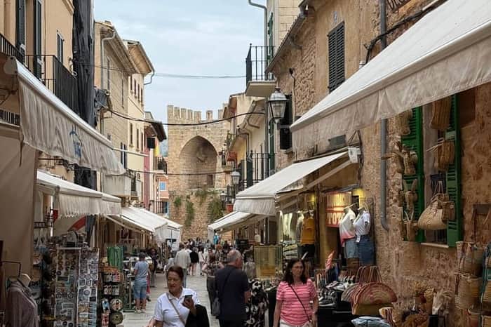 Casc antic, Plaça de la Constitució & Mercat (Tue+Thu)