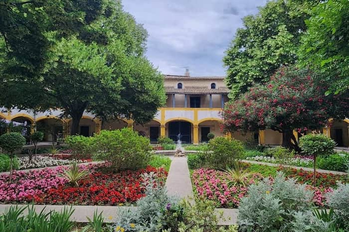 Espace Van Gogh courtyard
