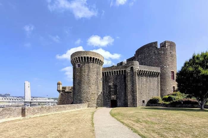 Château de Brest Exterior and Ramparts