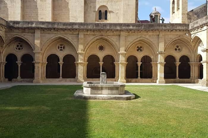 Sé Velha (Old Cathedral)