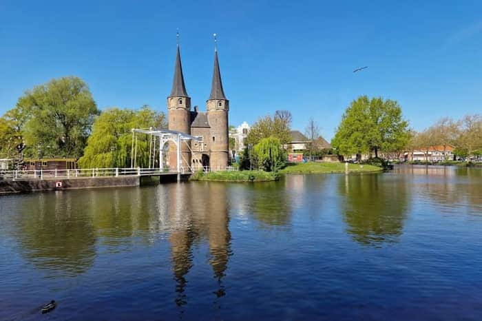 Oude Delft canal walk & Oostpoort
