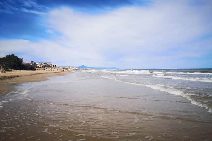 Platja Canina de Les Deveses