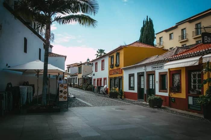 Zona Velha (Painted Doors of Rua de Santa Maria)
