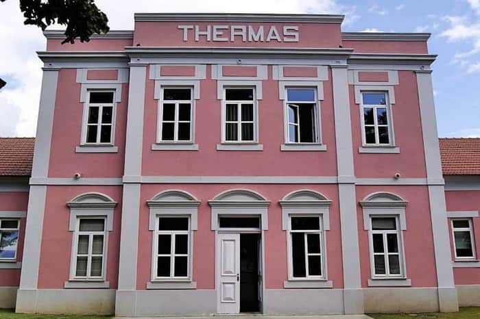Termas das Taipas thermal complex (outdoor pools)