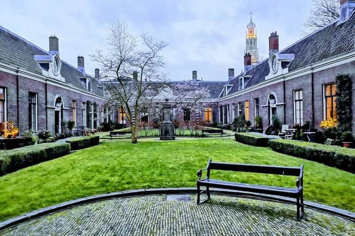 Hofjes walking route (sixteen historic courtyards)