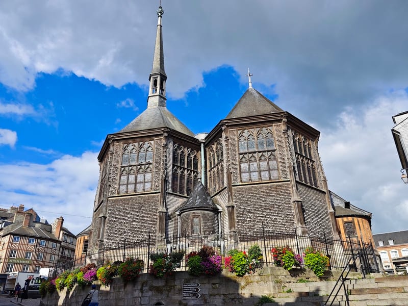 Église Sainte-Catherine (exterior / wooden church)