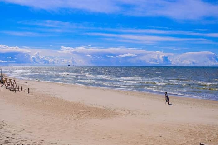Melnrage Beach