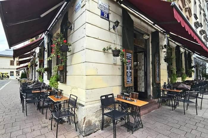Singer Café