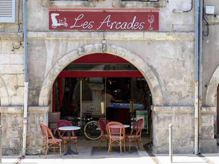 Cafés des Arcades (Rue du Palais)