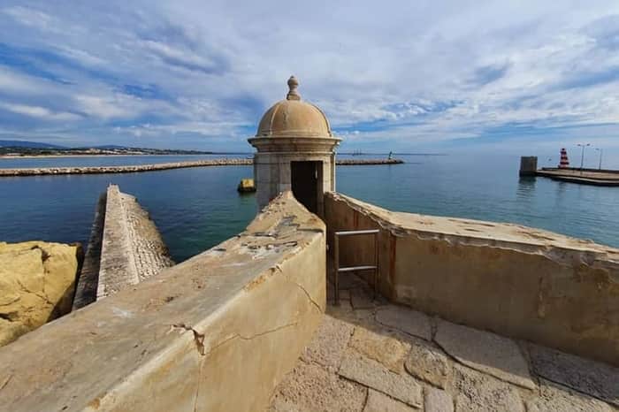 Old Town walls & Forte da Ponta da Bandeira