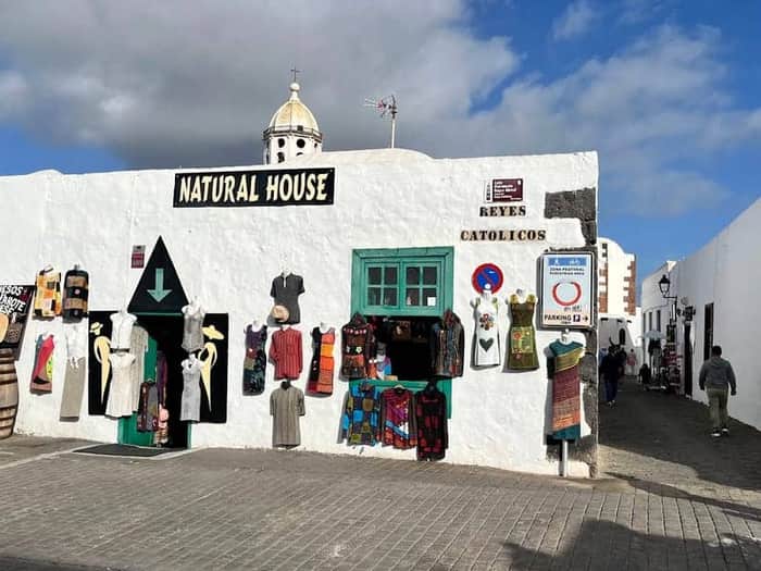 Teguise (old capital) & Sunday market