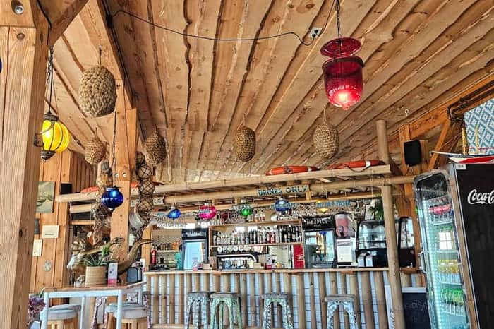 Beach Cafe Mermaid (Nakras kafejnica)