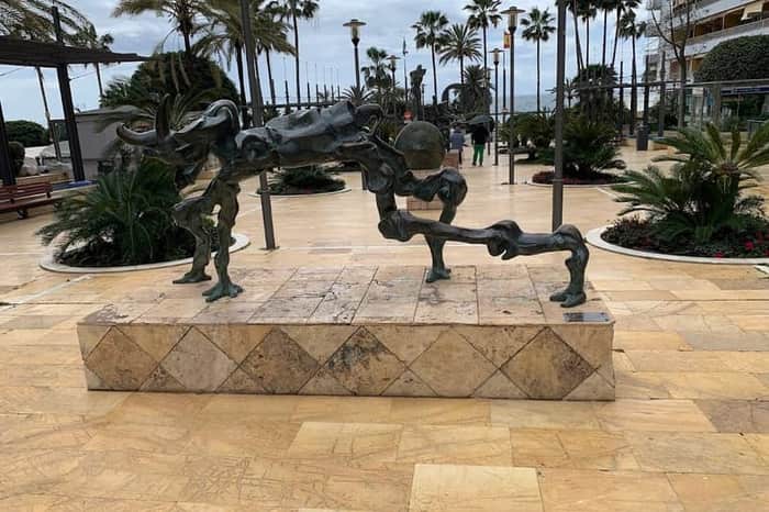 Avenida del Mar (Dalí Sculpture Promenade)