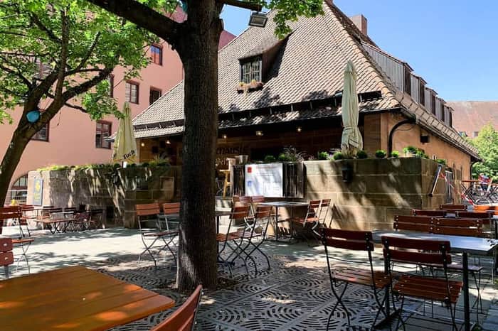 Bratwursthäusle bei St. Sebald