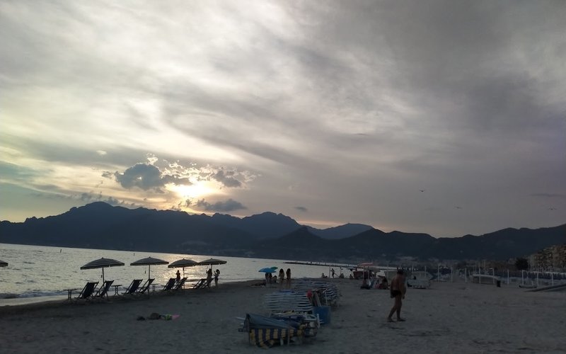 Dog beaches toward Salerno