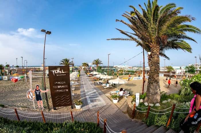 Beachfront bagni restaurants, Marina Centro