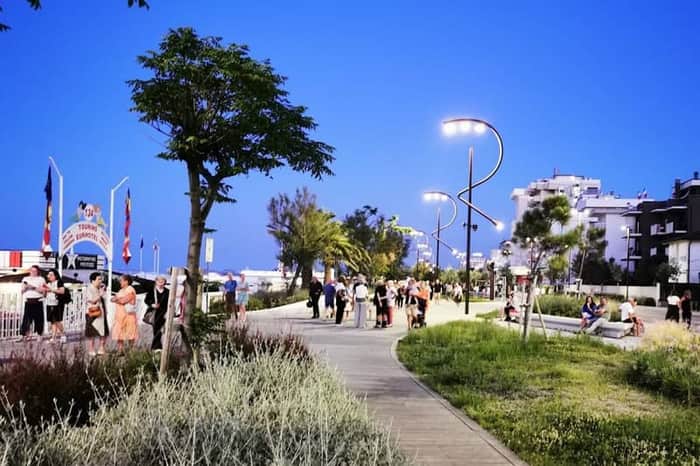 On foot & by bike along the lungomare