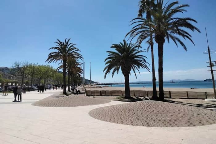 Passeig Marítim & Bahía de Roses promenade