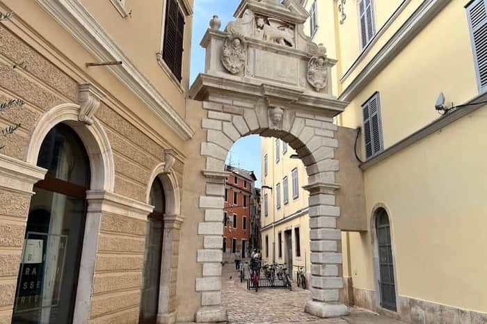 Balbi Arch & Grisia Street