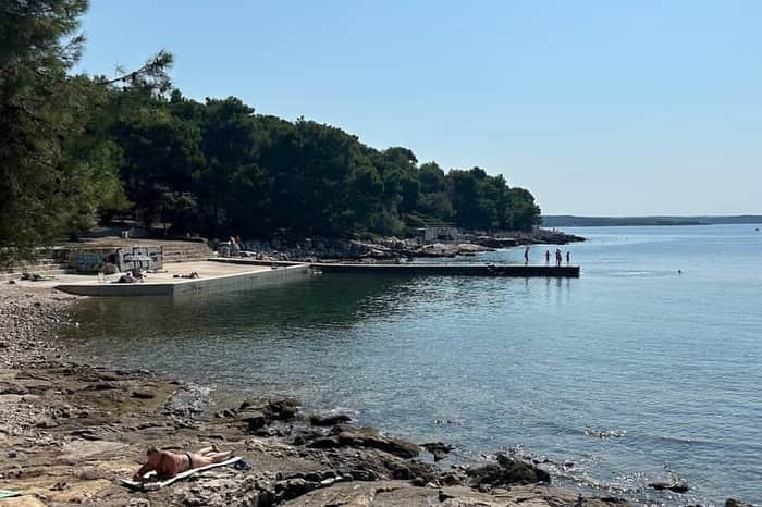 Plaža Škaraba Pebble Cove