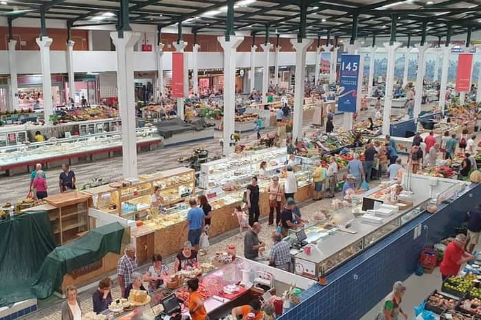 Doca dos Pescadores and fish market