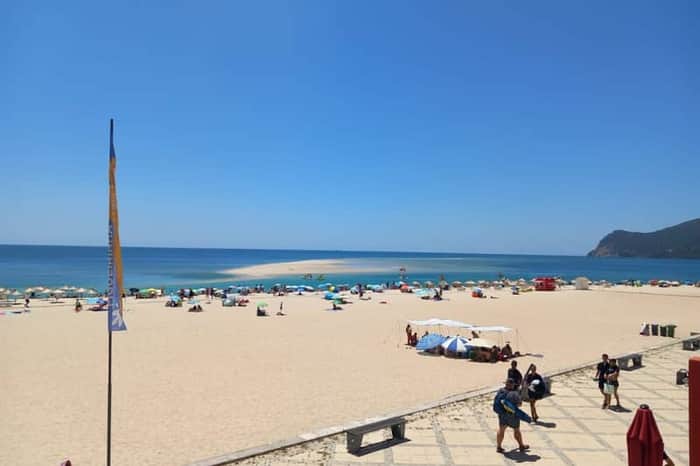 Praia da Figueirinha