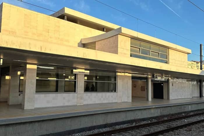 Fertagus Linha do Sul (commuter train from Lisbon)