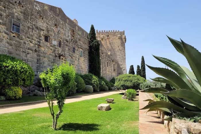 Passeig Arqueològic & Roman Walls