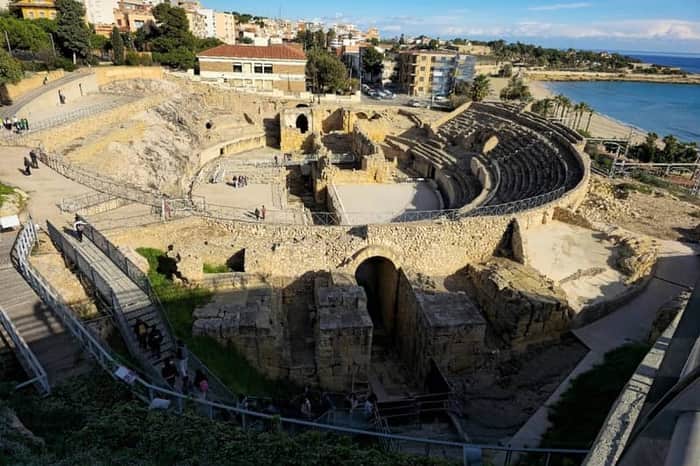 Roman Amphitheatre (Amfiteatre Romà)