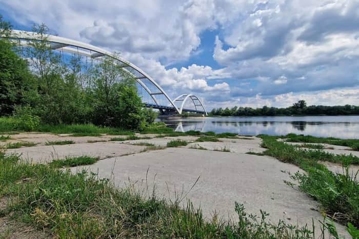 Vistula gravel beach below the Old Town walls