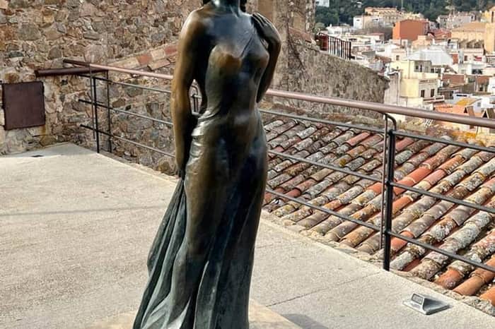 Ava Gardner statue (Pandora memorial)