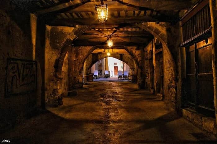 Vieille Ville & Rue Obscure