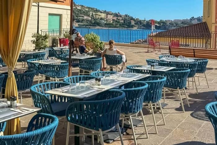 Cosmo Bar & Restaurant