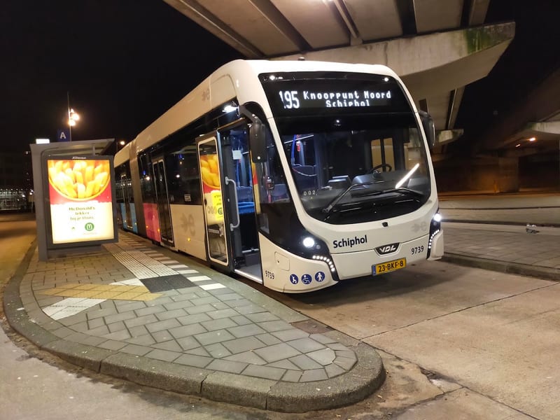 Connexxion and R-Net buses
