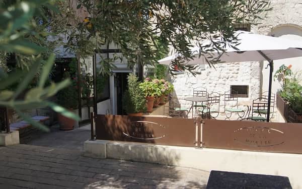 Hotel La Muette: Katzenfreundlich hotel in Arles