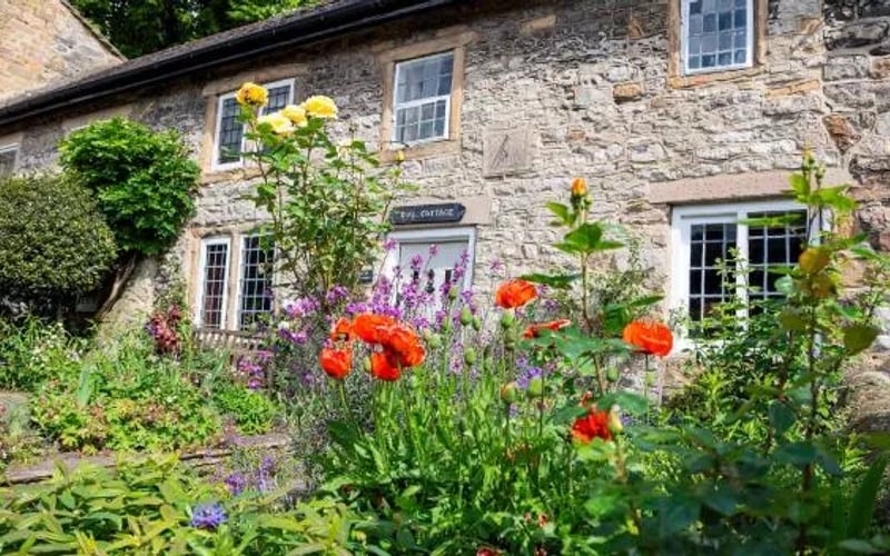 1600s Listed Cottage Town Centre Dogs Welcome Fire: Se admiten perros hotel in Bakewell