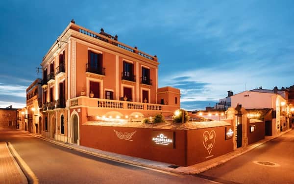 Hotel Aiguaclara: Cat-friendly hotel in Begur