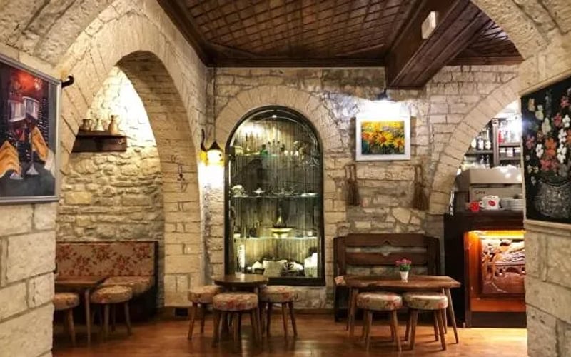 Hotel Mangalemi: Katzenfreundlich hotel in Berat
