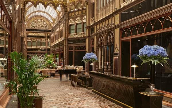 Párisi Udvar Hotel Budapest, part of Hyatt: Katzenfreundlich hotel in Budapest