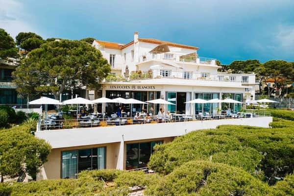 Hôtel Les Roches Blanches Cassis: Acceso a la playa hotel in Cassis