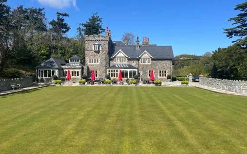 The Manor Boutique Hotel Restaurant and Bar: Cat-friendly hotel in Conwy