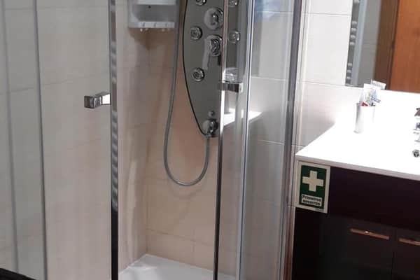 Sunset Beach Apartment with Pool: Beach Access hotel in Costa da Caparica