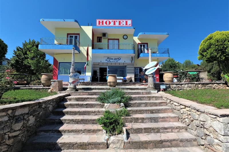 EMAR Beachfront Hotel Ksamil: Accès à la plage hotel in Ksamil
