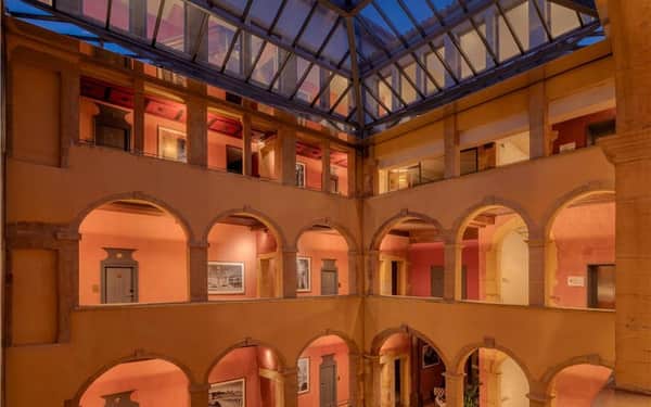 Cour des Loges Lyon, A Radisson Collection Hotel: Katzenfreundlich hotel in Lyon