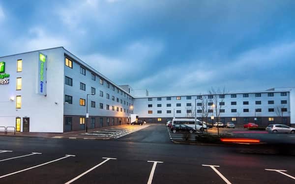 Holiday Inn Express Manchester Airport by IHG: Cat-friendly hotel in Manchester