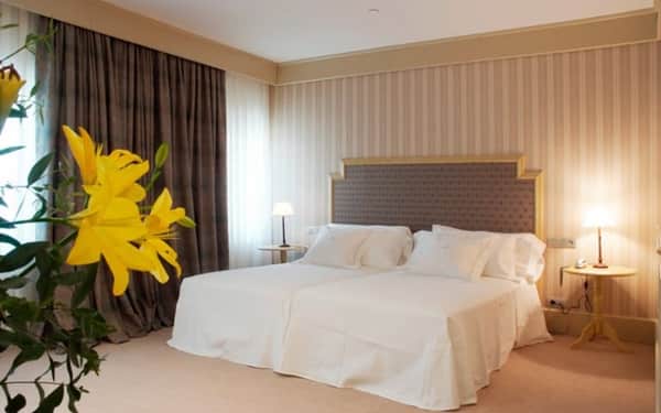 Gran Hotel La Perla: Katzenfreundlich hotel in Pamplona
