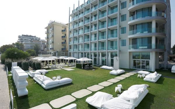 i-Suite Hotel